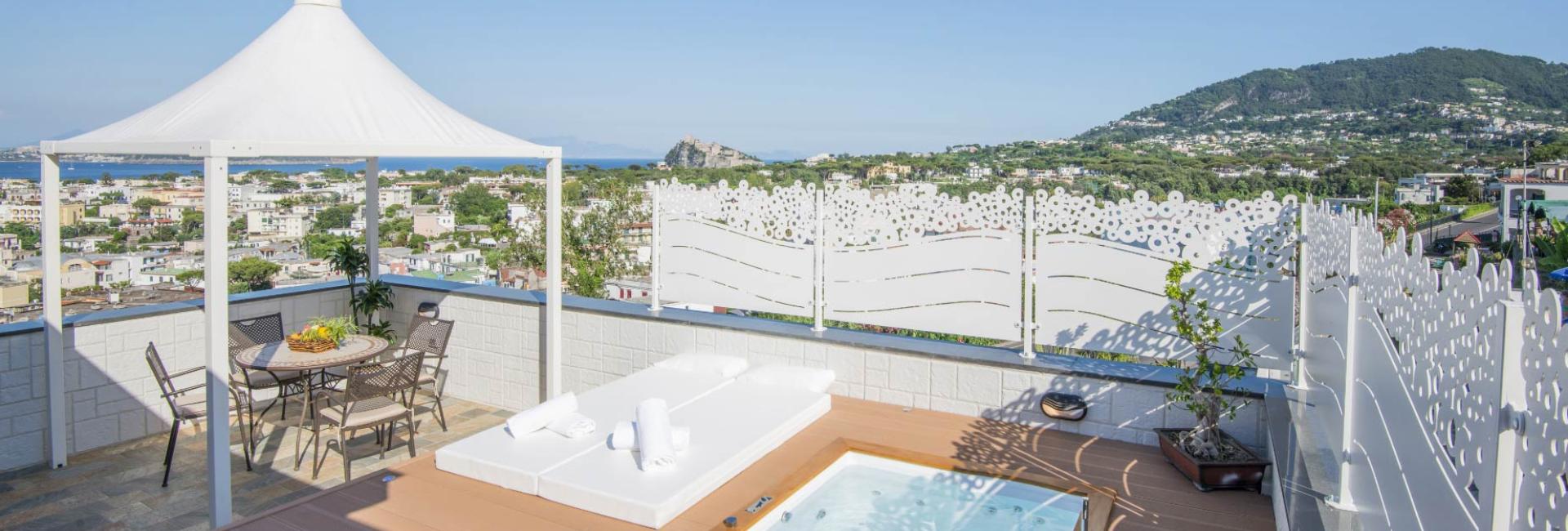Offerta di benessere e relax ad Ischia a Giugno Hotel 4 Stelle con vista mare